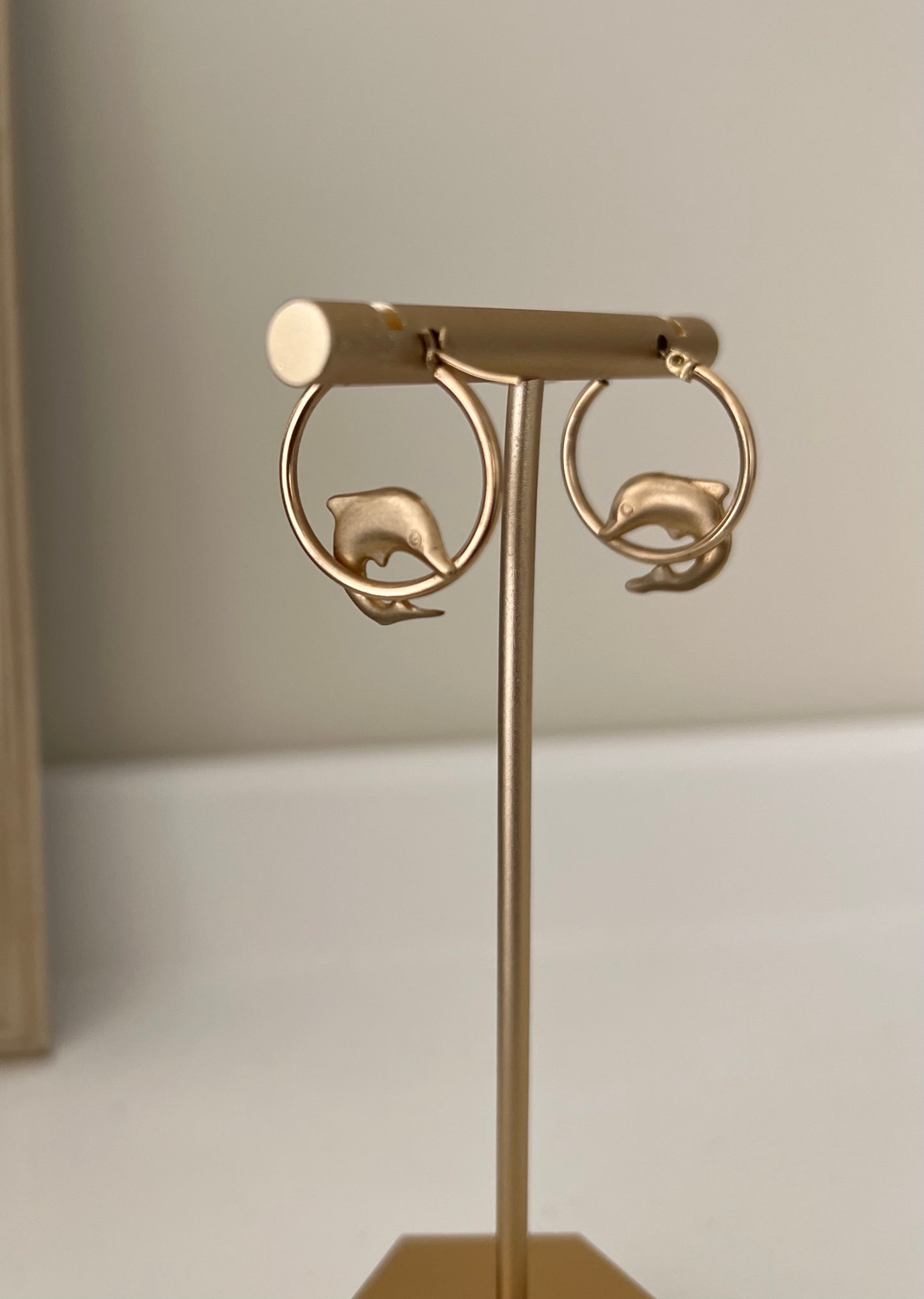 1.1g 10K Gold Dolphin Hoop Earrings