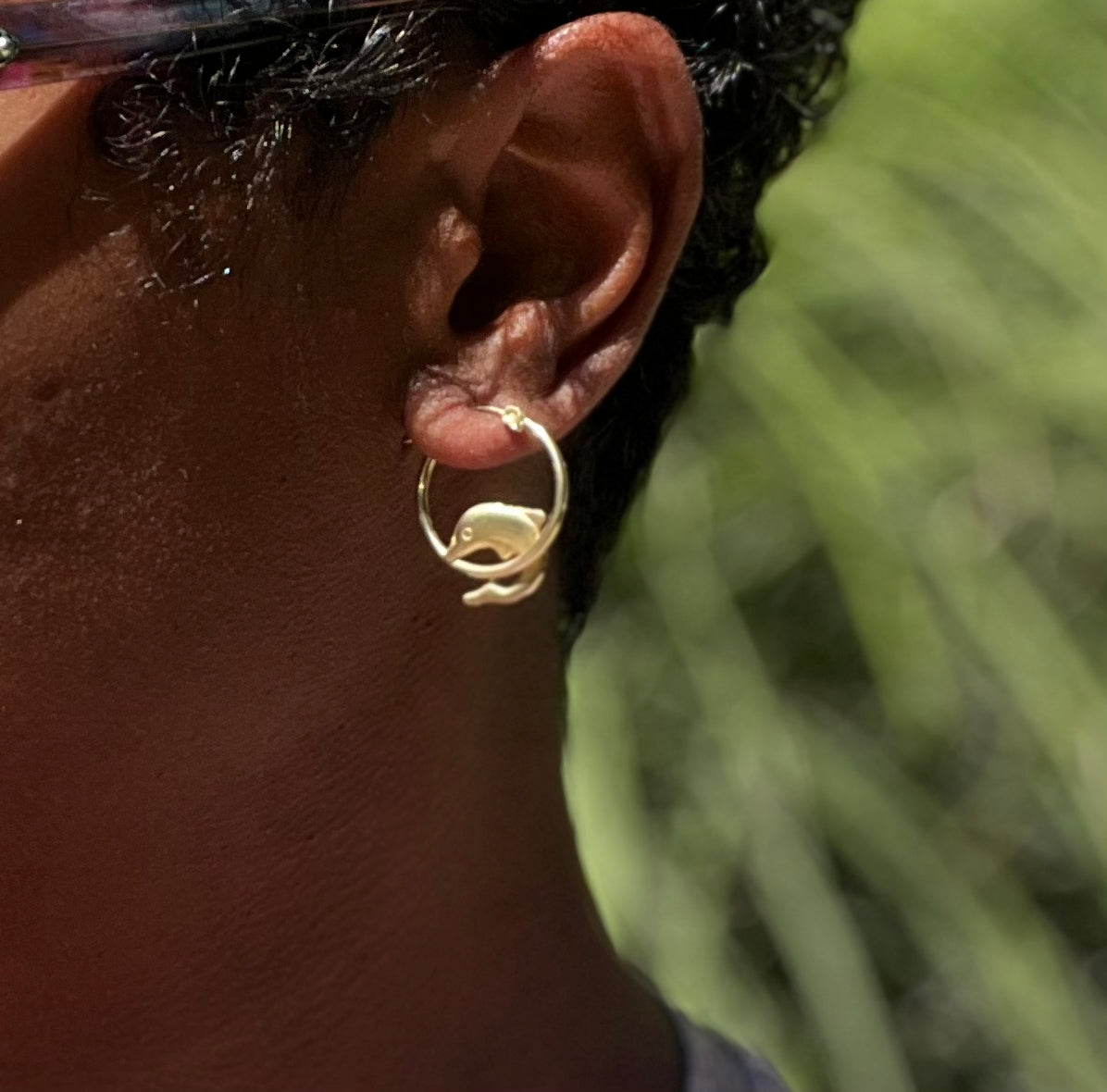 1.1g 10K Gold Dolphin Hoop Earrings